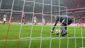 Aj Neuer je iba človek! Obrovská chyba a prehra Bayernu