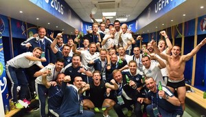 Fanúšikovia sa tešia na prílet sokolov. Prečo nepriletia všetci spolu?