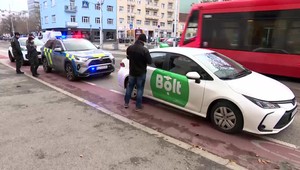 Taxikár mal sexuálne napadnúť zákazníčku: Rozhodnutie o jeho vzatí do väzby je už známe