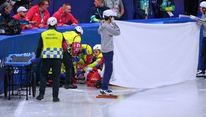 Ďalší mrazivý moment na olympiáde. Zakrvavenú šortrekárku odnášali na nosidlách