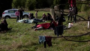 Prevádzačov zrejme zaskočili kontroly: Migrantov vykladajú už pred hraničnými priechodmi