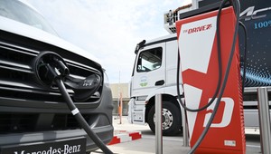 Odborníci hovoria, že vojna s Iránom je „budíček" pre Európu a prechod na obnoviteľné zdroje energie