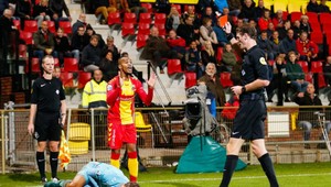 Riadne špinavý faul! Miesto toho, aby sklopil uši, ešte sa čudoval!