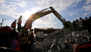 Zemetrasenie v Ekvádore zabilo už 525 ľudí, pod troskami môžu byť živí