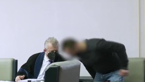 Stopy po vražde otca chcel zahladiť požiarom. Súd mu už vymeral trest