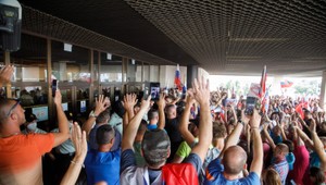 Týždeň v politike: Schválený očkovací zákon a  vláda "luzy pred parlamentom aj v ňom".