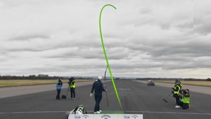 Golfový frajer trafil do idúceho auta na štvrť kilometra