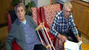 Dôchodcovia sú zúfalí. Zaplatili stovky eur, kamenár odviedol fušerskú robotu