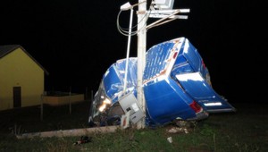 Tragická nehoda pri Trebišove. Mladík (†19) narazil do betónových stĺpov