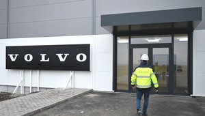 Volvo pri Košiciach spustilo prvú pracovnú zmenu. Závod má už tisícku zamestnancov