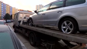 Pri vychádzaní z parkoviska zničila štyri autá. Nafúkala