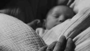 Najkrajšia fotka! Herecký pár teší zo synčeka po bolestnej strate jeho bračeka!