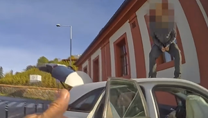 VIDEO: Pred očami policajta muž nabúral s autom do steny. Po prebratí sa správal bizarne