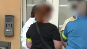 Dôchodkyňa, ktorá mala zabiť svojho partnera, sa postavila pred súd