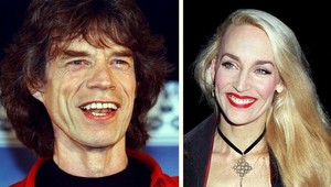 Zo syna Micka Jaggera vyrástol fešák! Aha, ako mu to sekne s gitarou!