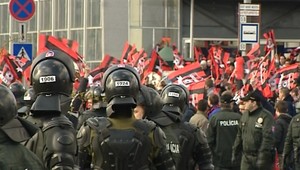 Bratislavou tiahli futbaloví ultras