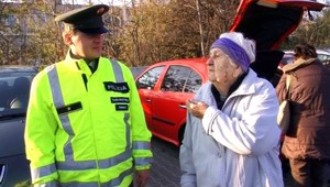 Kňaz obliekol uniformu. A pomáhal počas dušičiek policajtom...