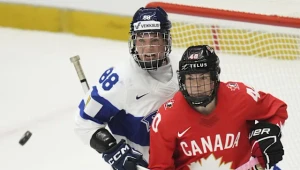 Medzi hokejistkami sa šíri vírus. Zápas Kanady s Fínskom odložili