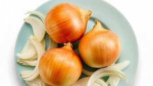 Hybridná cibuľa, z ktorej neslzia oči: Čoskoro aj u nás