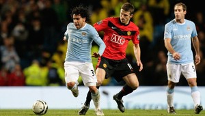 Carling Cup: Tevez skolil mestského rivala v úvodnom semifinále