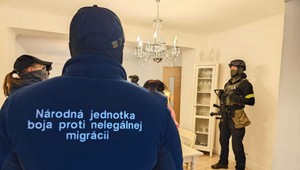 V Lučenci zasahovala od skorého rána Národná jednotka boja proti nelegálnej migrácii