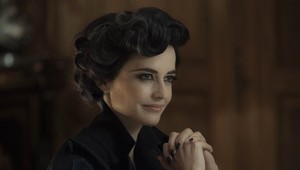 Režisér obsadil inú herečku, aby sa nemusel pozerať na svoju EX!