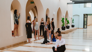 Úmorné horúčavy, budíček o pol štvrtej ráno! Finalistky Miss na sústredení makali!