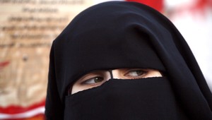 Deväťročné sú zrelé na vydaj, tvrdí manuál Islamského štátu