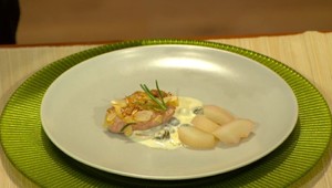 Mandľový steak s kapary omáčkou a pošírovanou hruškou