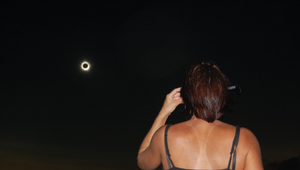 Mladík znásilnil ženu vracajúcu sa z večierka. Vyhliadol si ju vo vlaku