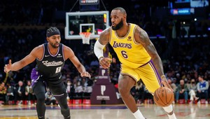 Hrozili mu smrťou. LeBron požiadal o vyvedenie dvoch fanúšikov