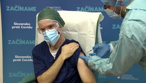 Lekári odporúčajú očkovanie proti Covidu-19 všetkým, okrem týchto výnimiek