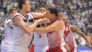 Prvé finále srbskej ligy po bitke dohralo len šesť hráčov