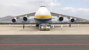 Z Číny priletí ďalšia pomoc vďaka finančníkom. Zabezpečili 200-tisíc respirátorov N95