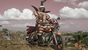 Z taxikárov na motocykloch v Keni vám padne sánka!