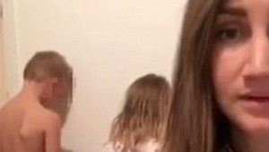 Jej vtipný trik na zabavenie detí pohoršil rodičov: Aj vy si myslíte, že TO prehnala?