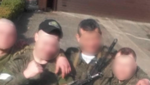 Zločiny ruských vojakov na Ukrajine. Svojou korisťou sa pochválili na selfie fotografiách