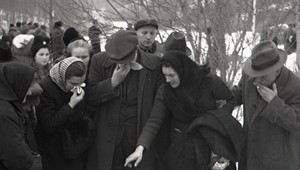 73 obetí nacistického teroru v Zemianskych Kostoľanoch začali z masových hrobov exhumovať až takmer dva roky po vojne. Odhaliť ich pomohlo svedectvo príslušníka SS.