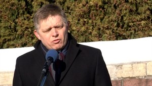 Premiér o fašizme: Neviem, či zlyhali rodičia, učitelia alebo politici