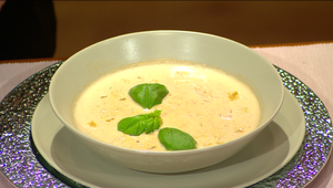 Paradajkovo-pórová krémová polievka s krutónmi