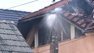 Veľký požiar rodinného domu: Rozšíril sa aj na ďalších päť stavieb