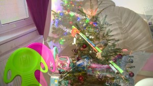 Darované Vianoce: Rodine, ktorá momentálne žije iba z rodičovského príspevku, pomohlo niekoľko darcov