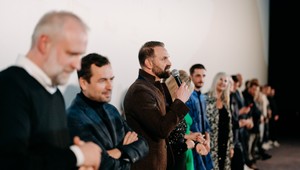 Tomáš Maštalír prišiel na premiéru svojho nového filmu s krásnou manželkou! Takto im to spolu svedčalo