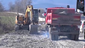 Oprava jednej z najhorších ciest na Slovensku je v plnom prúde