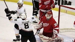 Hokejový maratón zvládol lepšie Anaheim, Boston prehral