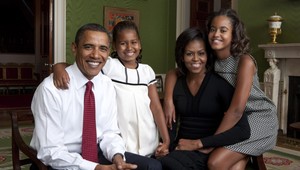 Obamovci sa balia, prezidentskí úradníci vyprázdňujú Biely dom