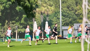 Celtic riskol kemp v Dubaji, trestom 14 hráčov v karanténe