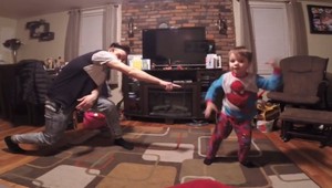 Profesionálny choreograf tancuje so 4-ročným synom: Komu to ide lepšie?