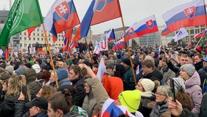 Polícia cíti tlak na prešetrenie protestov, medzi obvinenými je aj osoba z politiky