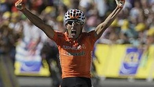 Španiel Astarloza víťazom 16. etapy, v žltom zostáva Contador